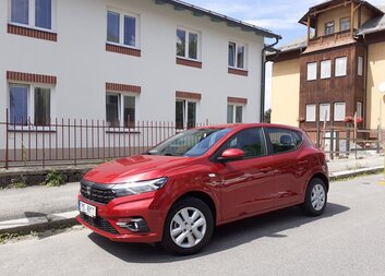 2 nová auta pro paliativní péči Charity Šumperk