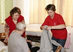 Pečovatelky chodily do terénu spolu se sestřičkami